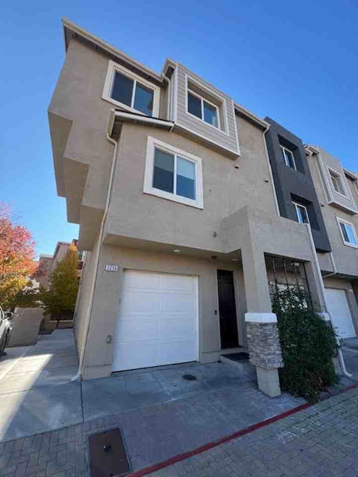 3056 Sterling Ridge Cir - Photo 2 of 19