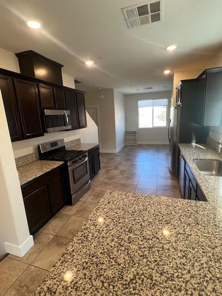 3056 Sterling Ridge Cir - Photo 4 of 19
