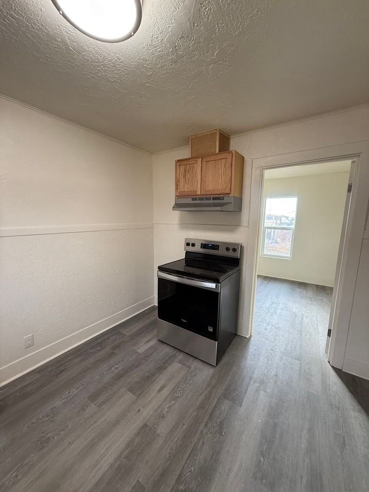 308 S Broad St - Photo 3 of 10