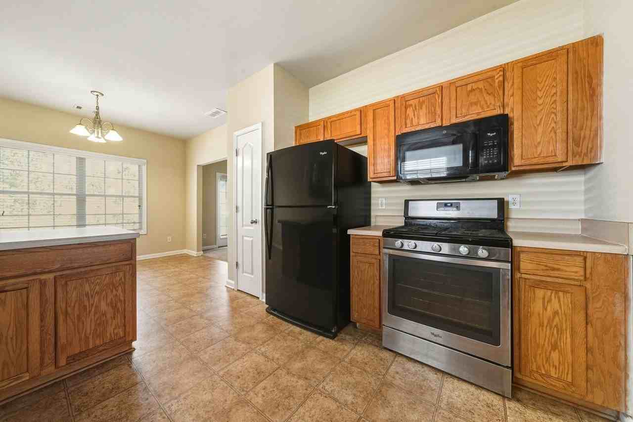 4750 Ferncrest Pl - Photo 2 of 32