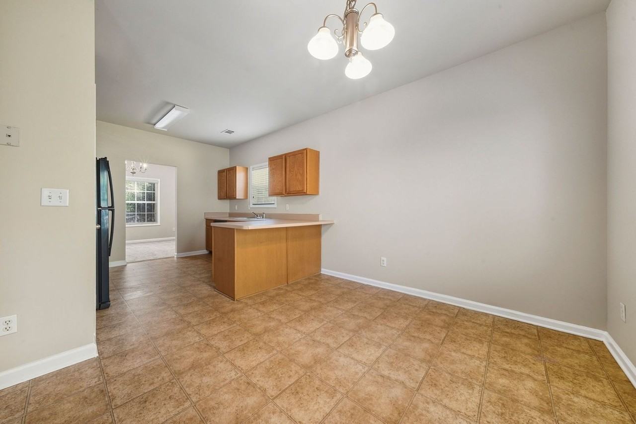 4750 Ferncrest Pl - Photo 5 of 32