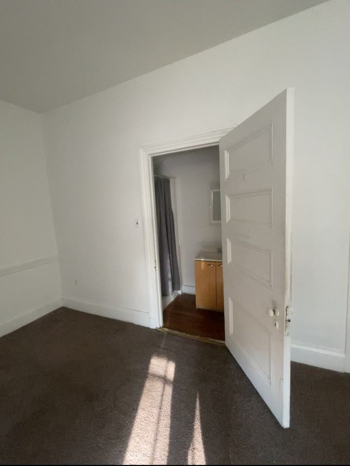 103 103-105 West Broadway - 2 #105B - Photo 3 of 6