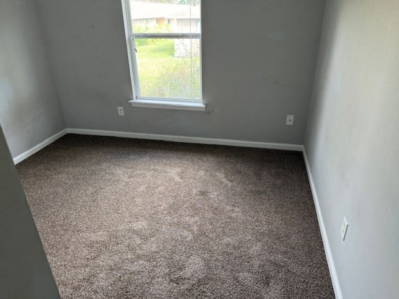 464 Vermont Street South - Photo 2 of 14