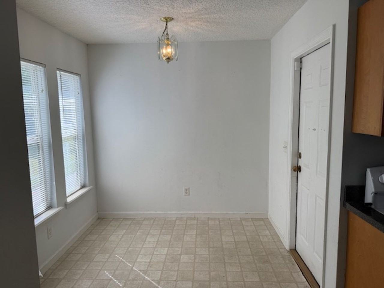 464 Vermont Street South - Photo 6 of 14