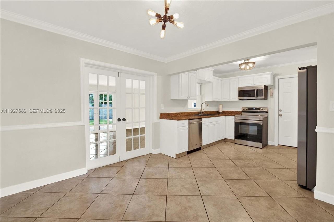 9312 Southwest 182nd Street - Photo 4 of 21