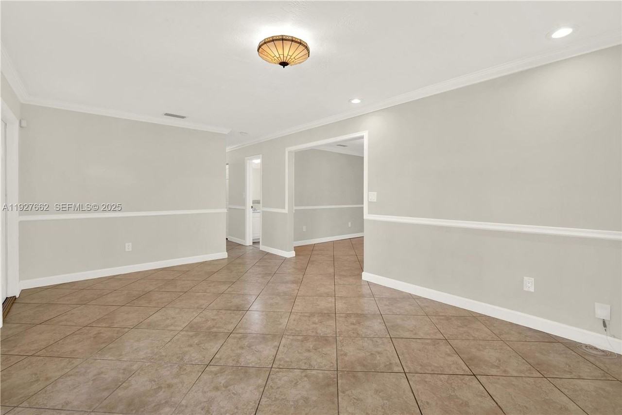 9312 Southwest 182nd Street - Photo 6 of 21