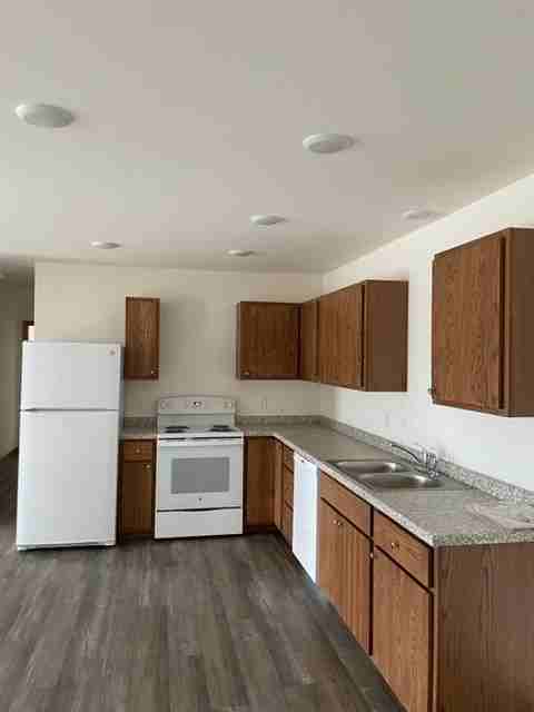 1542 Greenfield St #1105 - Photo 4 of 11