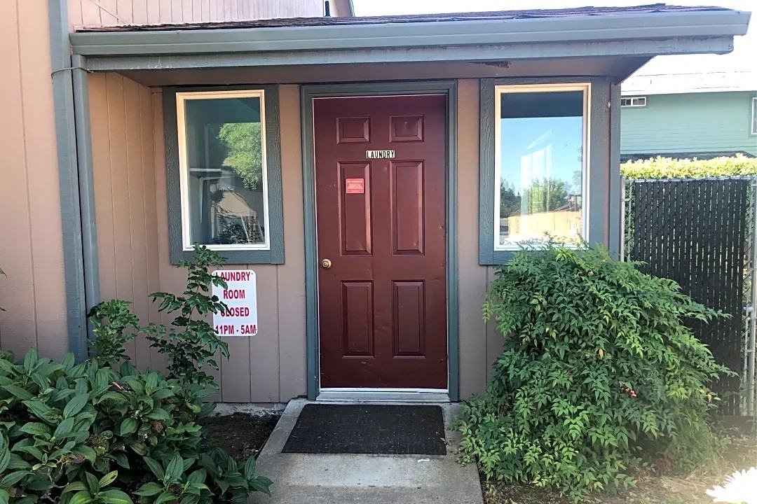 700 Crater Lake Ave #WL08 - Photo 4 of 5