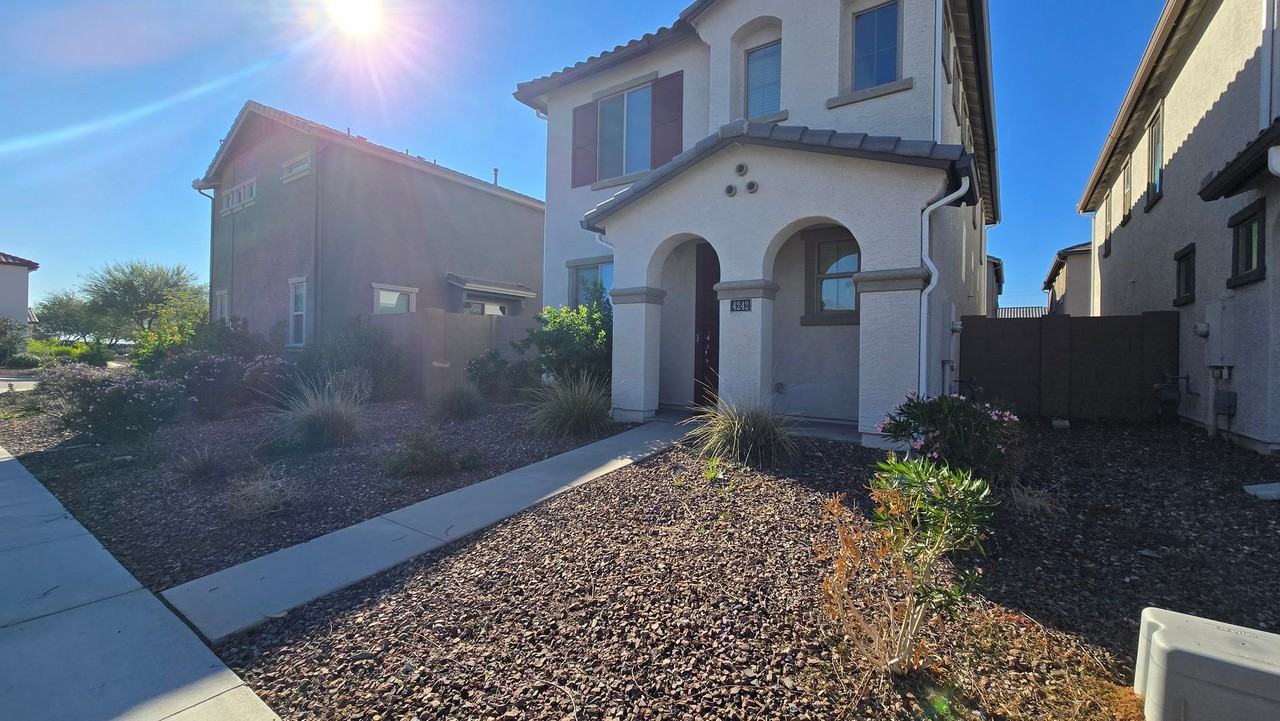 4242 South 58th Drive - Photo 3 of 35