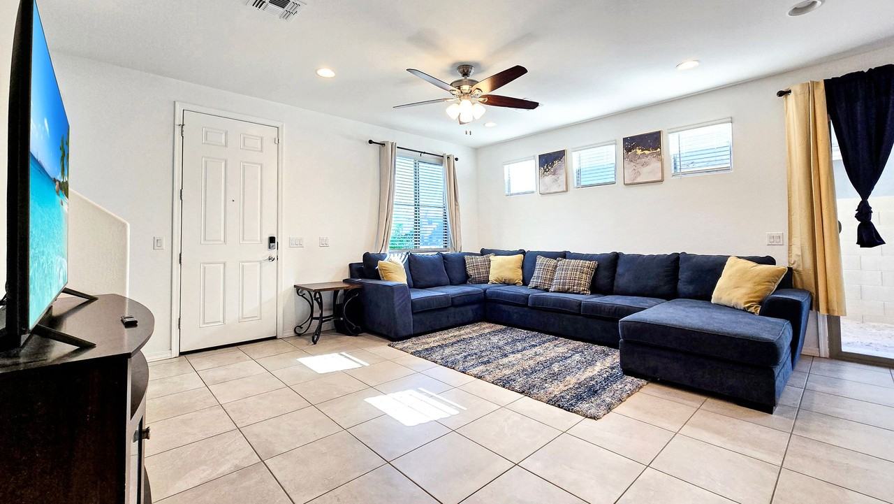 4242 South 58th Drive - Photo 4 of 35