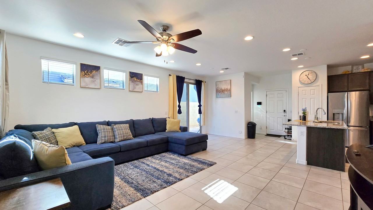 4242 South 58th Drive - Photo 5 of 35