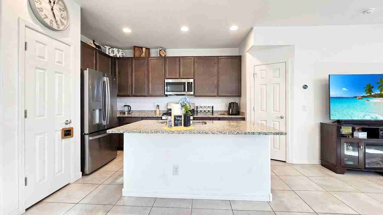 4242 South 58th Drive - Photo 6 of 35