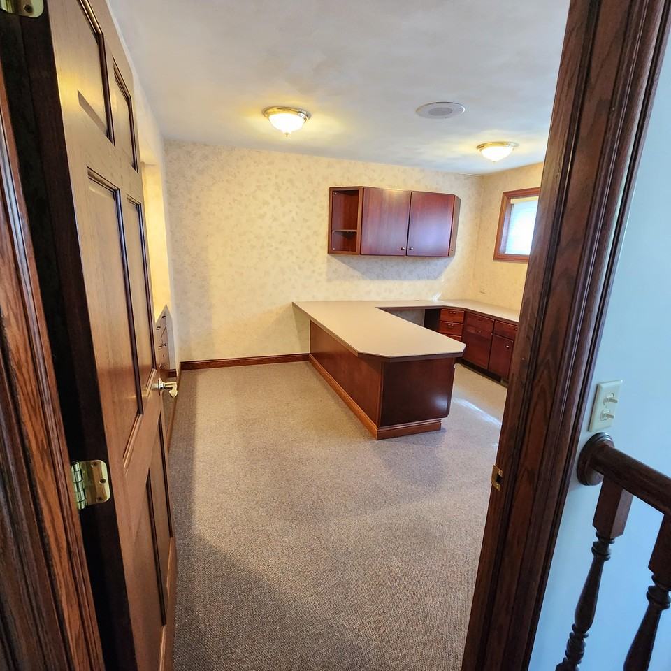 435 N Mulford Rd #8-9 - Photo 3 of 6