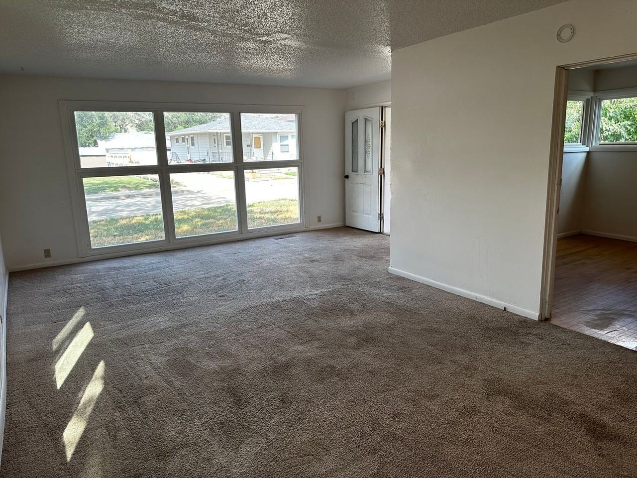 706 East Towne Street - Photo 2 of 16