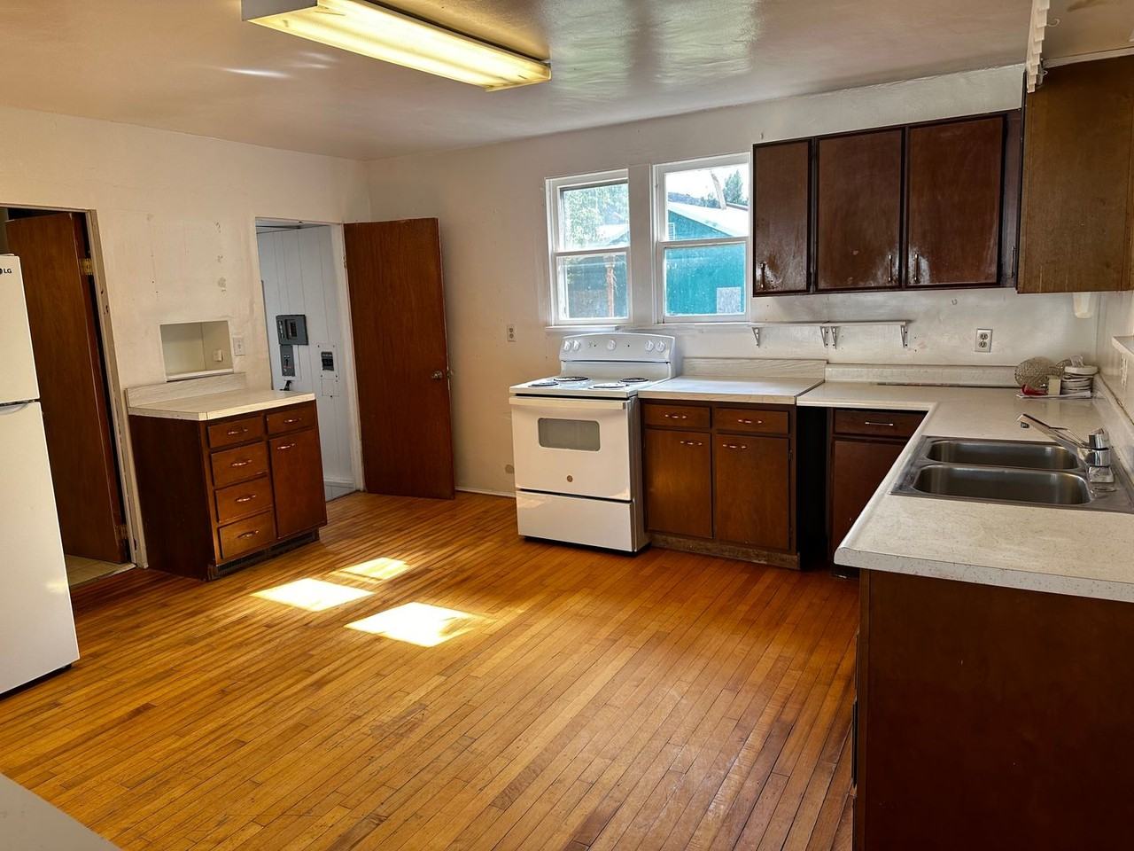 706 East Towne Street - Photo 5 of 16