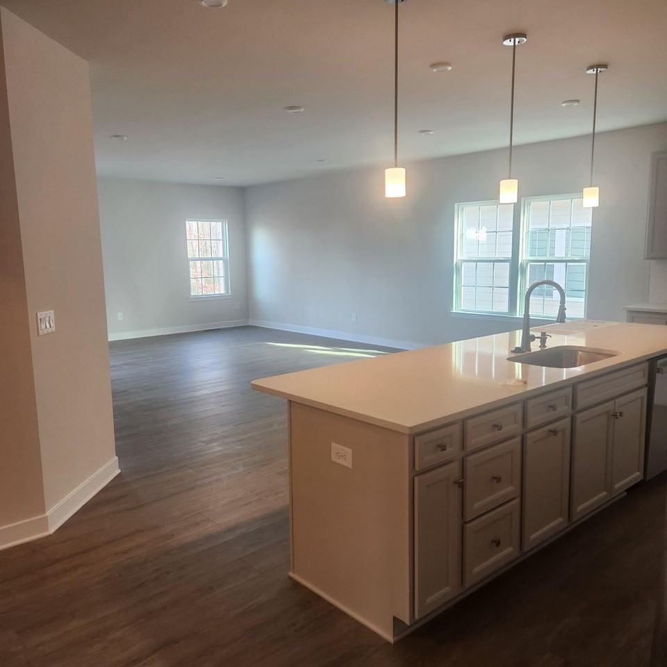 211 Woodcreek Rd - Photo 4 of 25