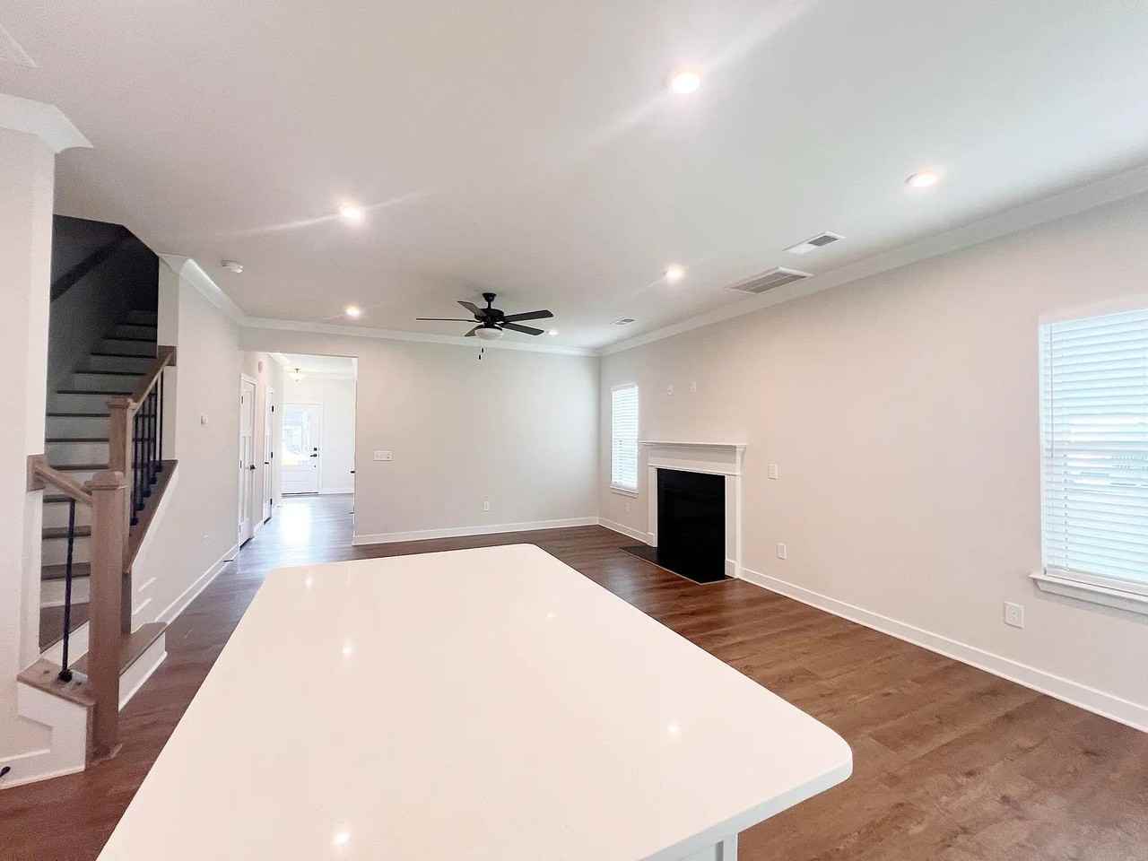 44 Connaught Ct #1 - Photo 3 of 31