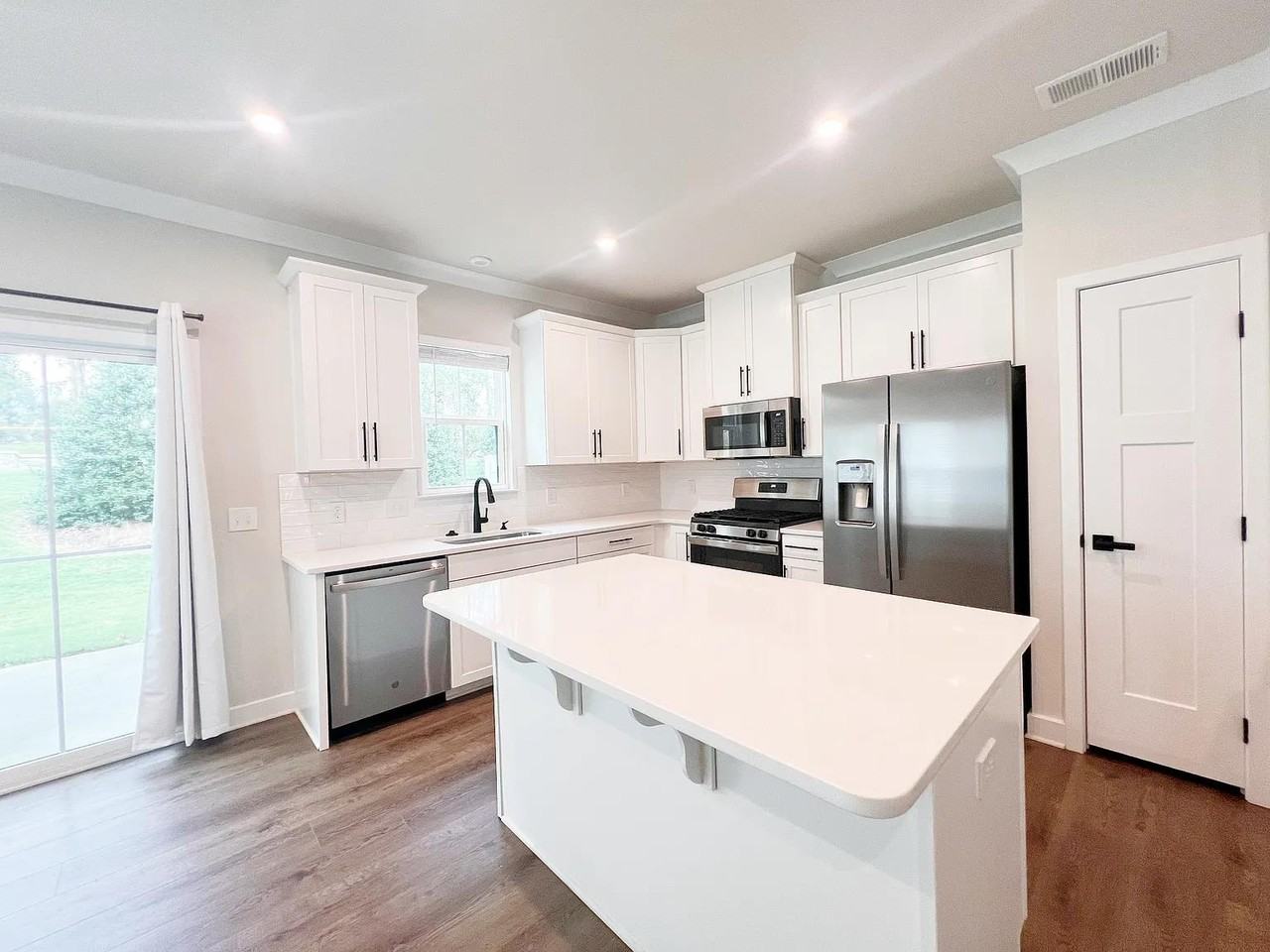 44 Connaught Ct #1 - Photo 7 of 31