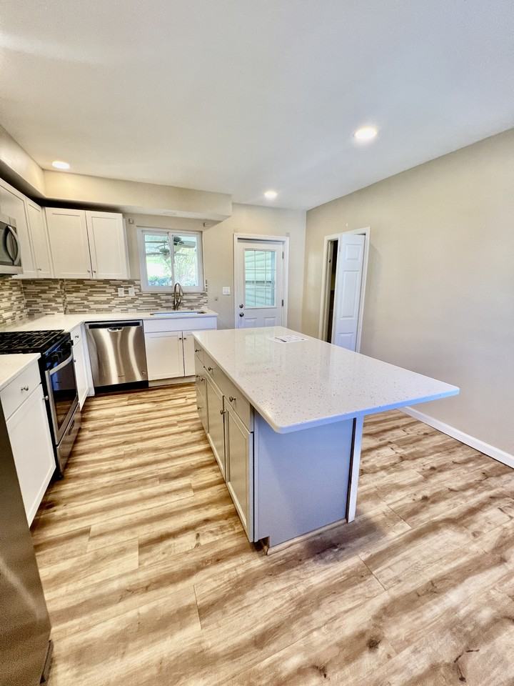 544 Melrose Street #1 - Photo 4 of 33