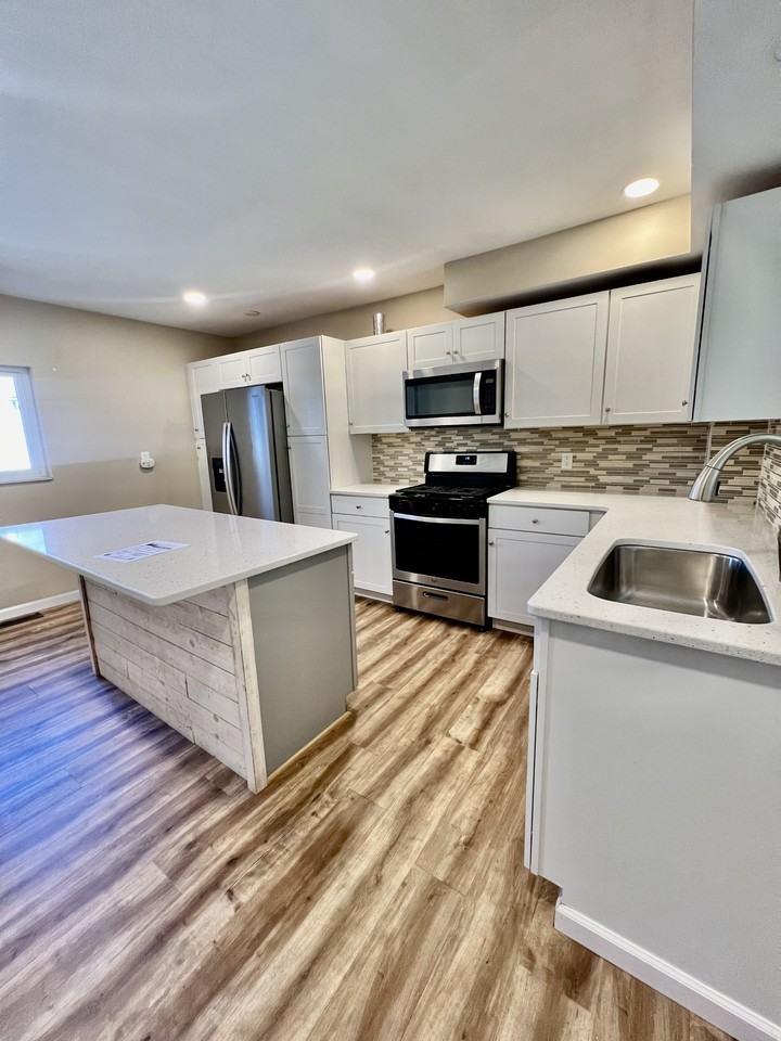 544 Melrose Street #1 - Photo 5 of 33