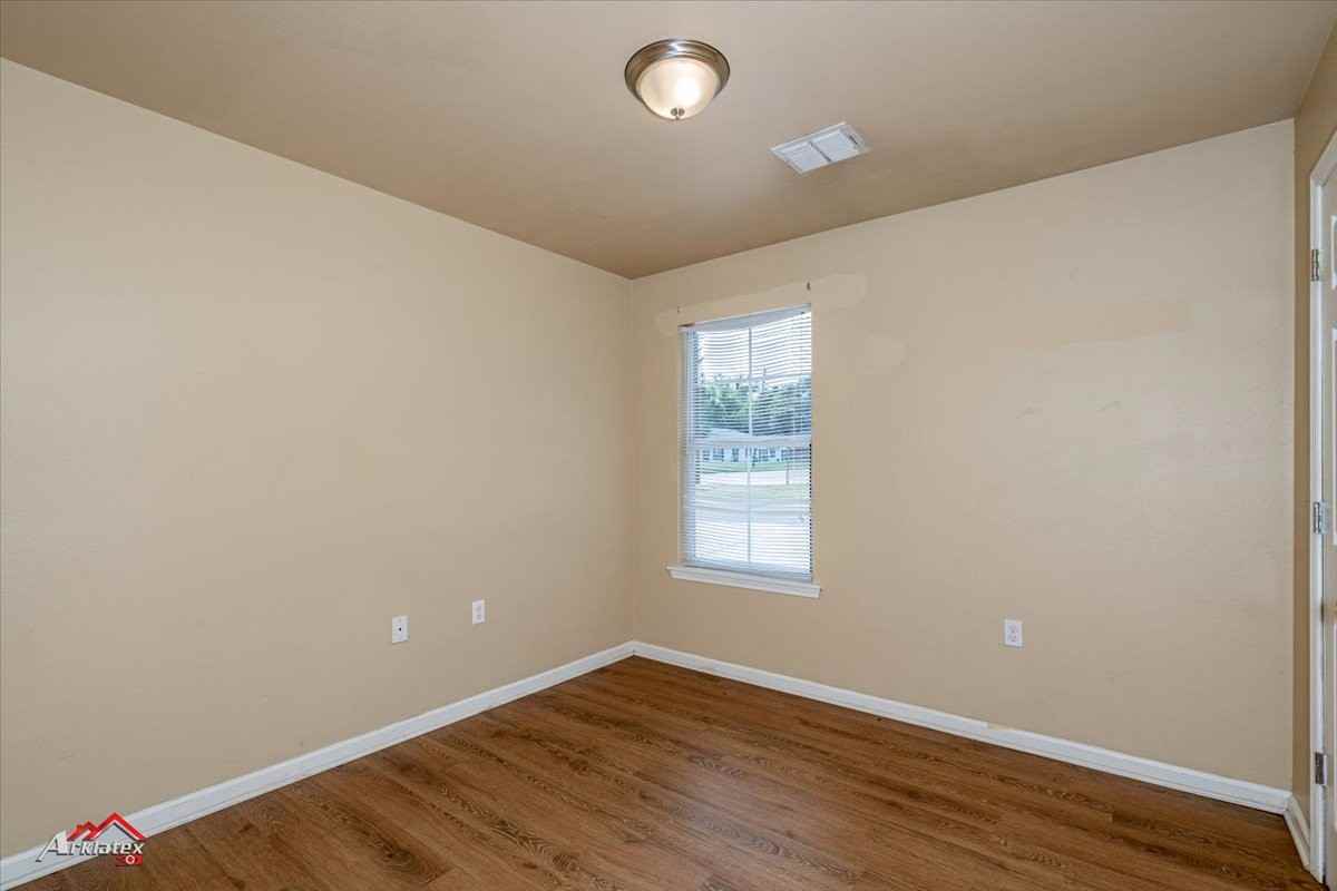 1243 Pecan St #1 - Photo 5 of 24