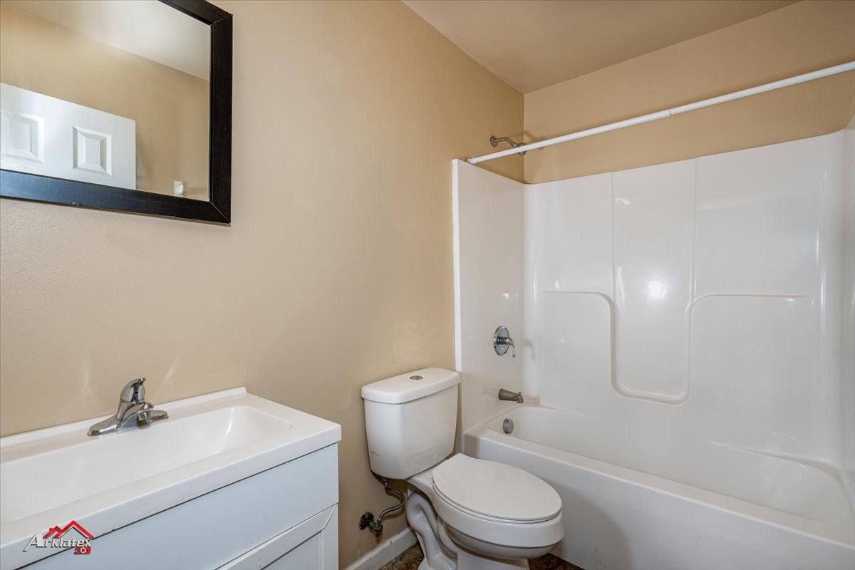 1243 Pecan St #1 - Photo 6 of 24