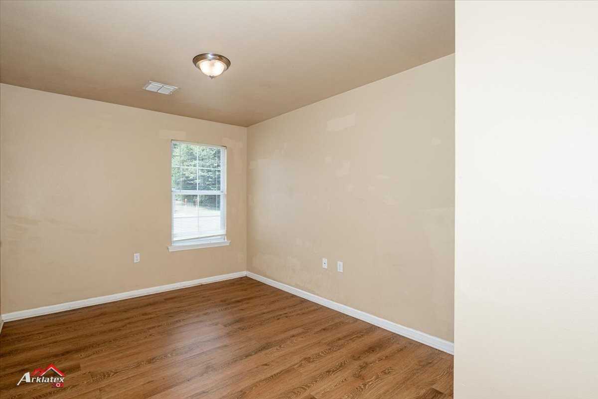 1243 Pecan St #1 - Photo 7 of 24