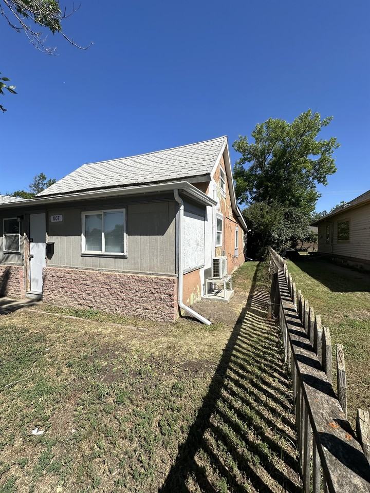 1107 3rd Street #1 - Photo 3 of 9