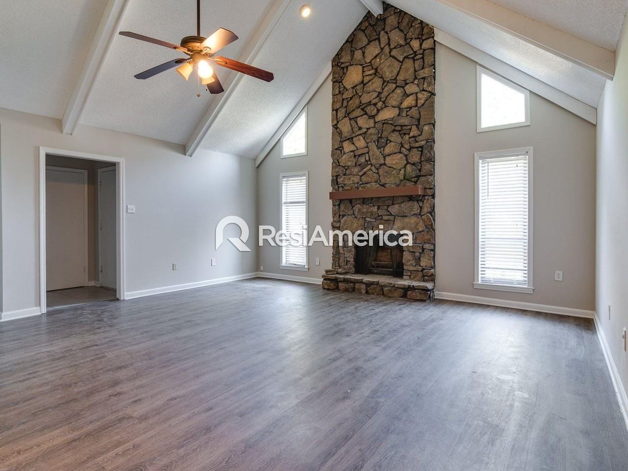 4371 Springwind Rd - Photo 3 of 17