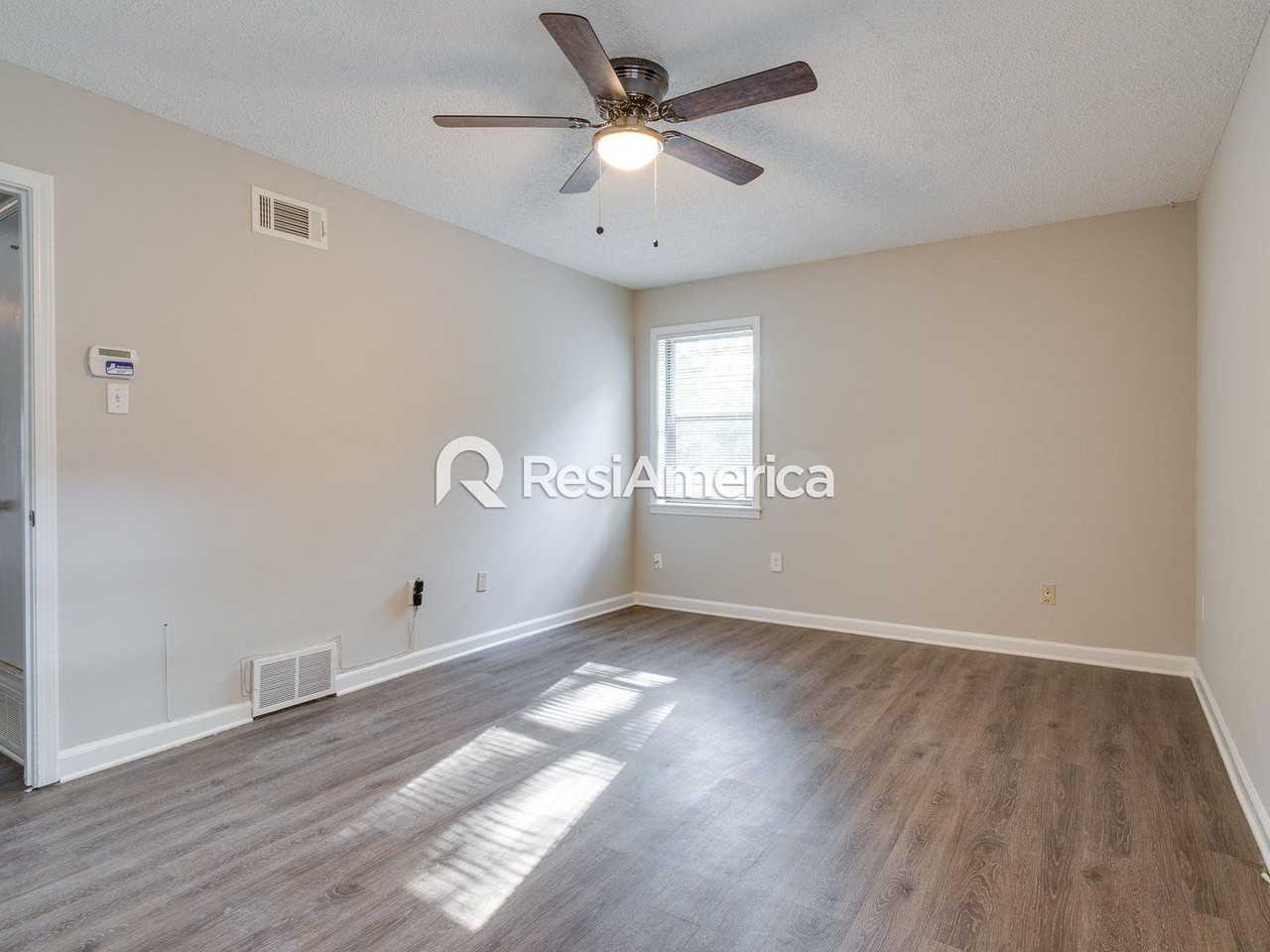 4371 Springwind Rd - Photo 6 of 17