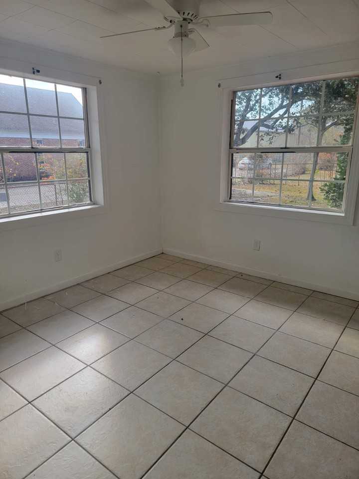 2311 Chicot St #1 - Photo 5 of 9