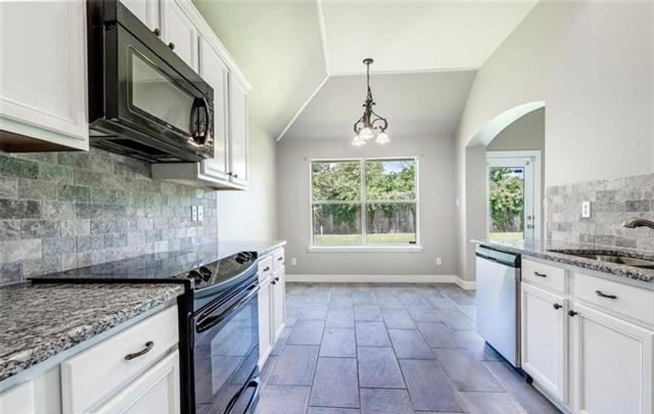 254 Avondale Lane - Photo 3 of 18