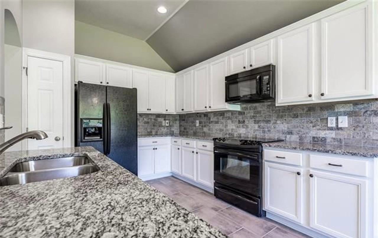 254 Avondale Lane - Photo 4 of 18