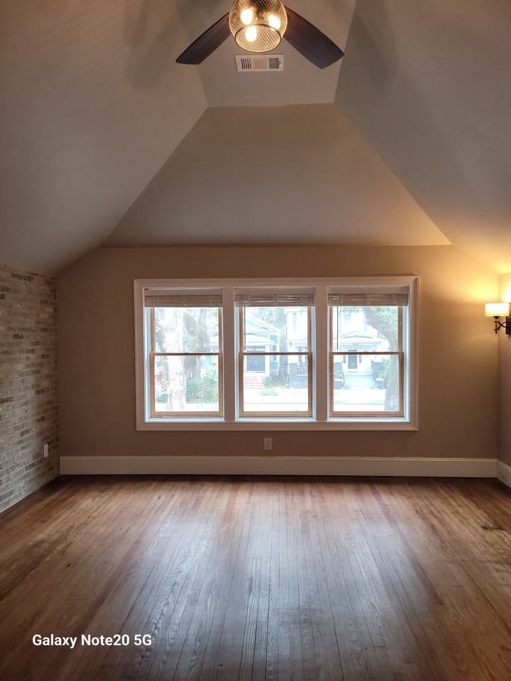 601 West 37th Street #B - Photo 5 of 50