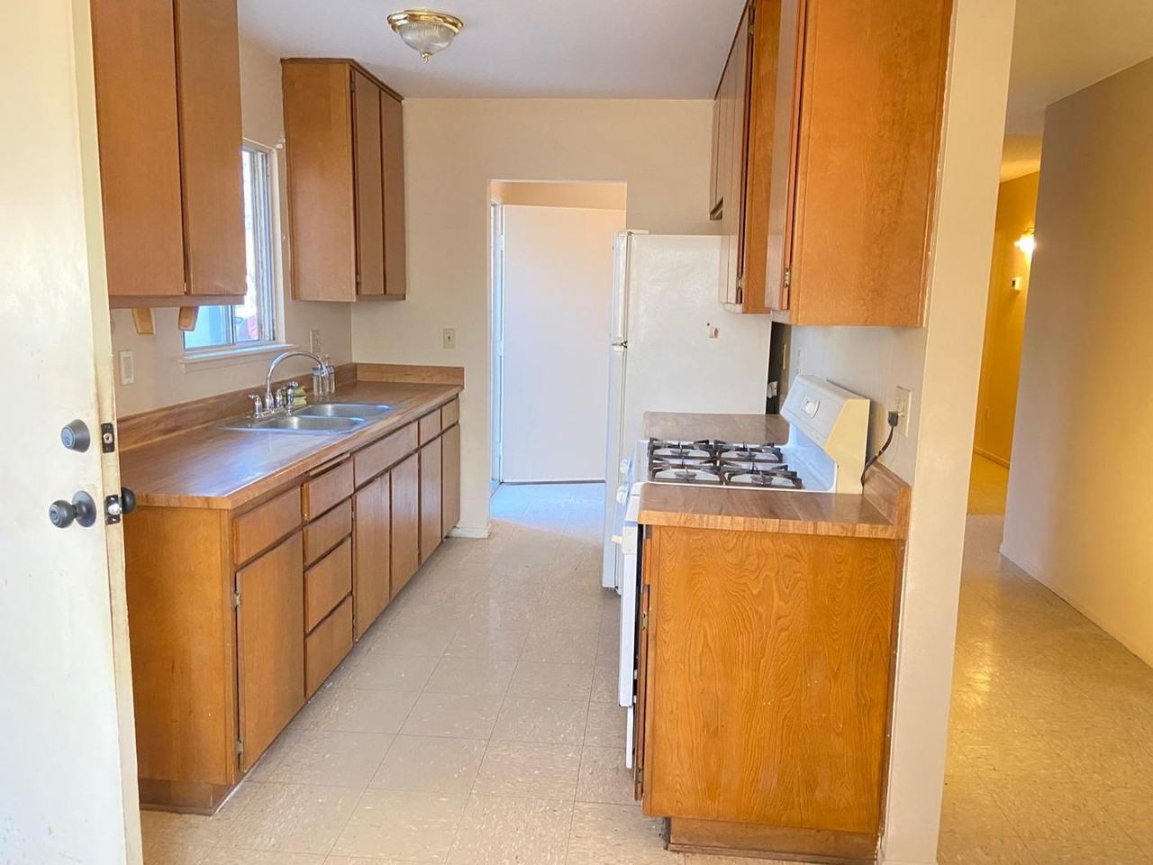 381 San Luis Way - Photo 2 of 4