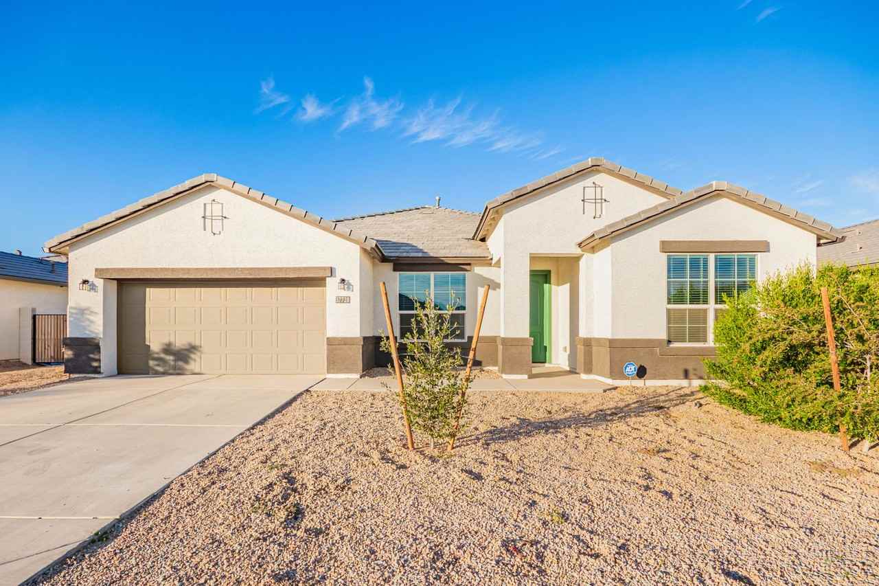 37728 W San Capistrano Ave - Photo 3 of 41