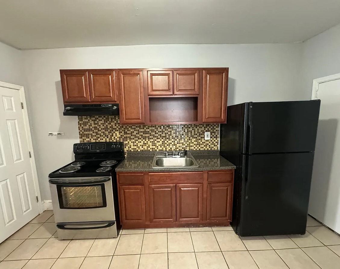 426 North Salford Street #1 - Photo 5 of 9