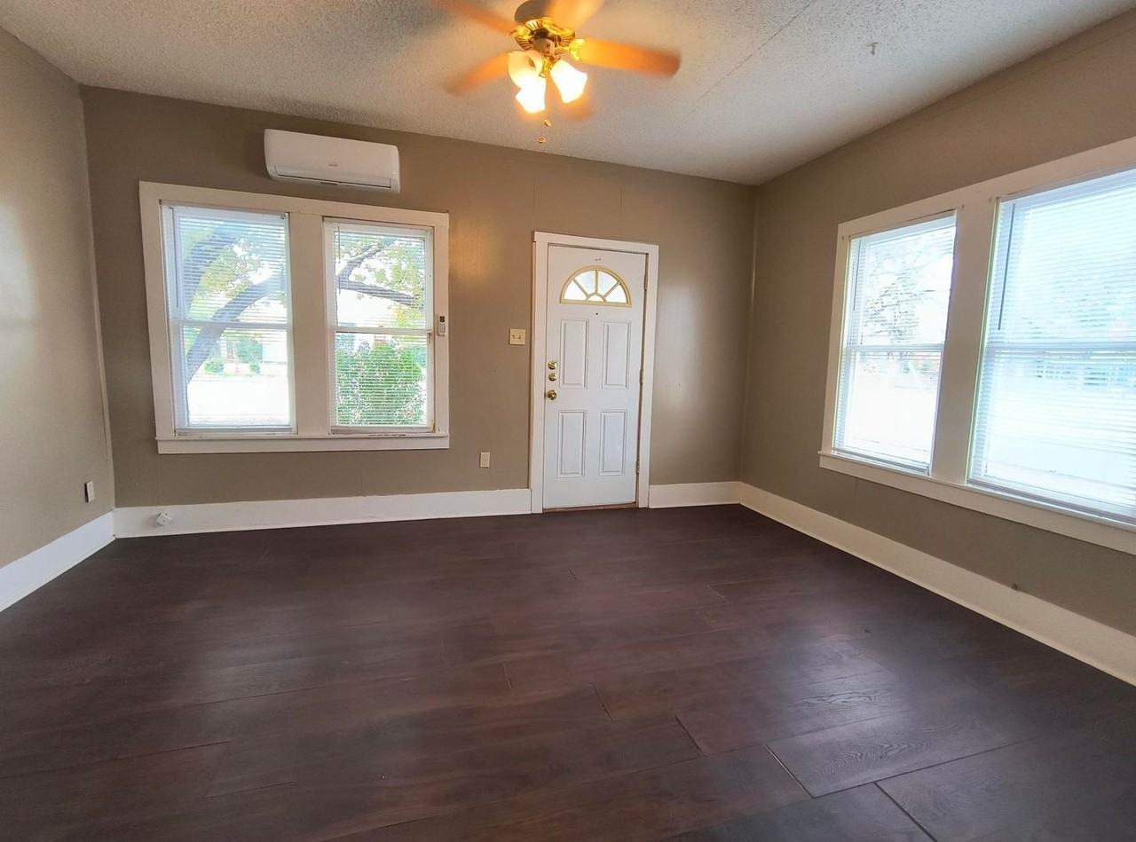 2 S Jefferson St - Photo 5 of 8