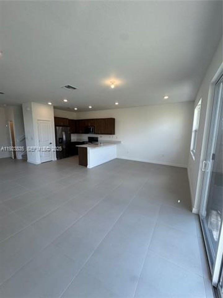 196 196 NE 13th Ter th 196 - Photo 2 of 17