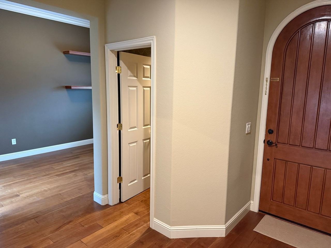 1018 Gamay Dr - Photo 2 of 39