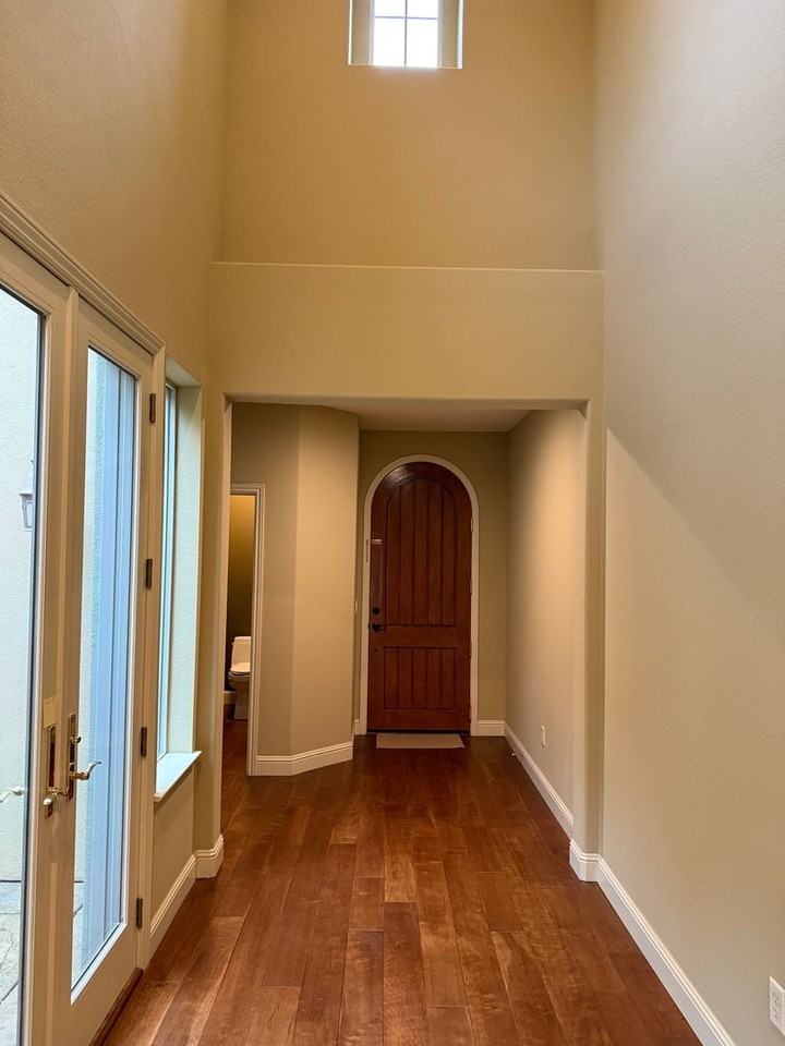 1018 Gamay Dr - Photo 3 of 39