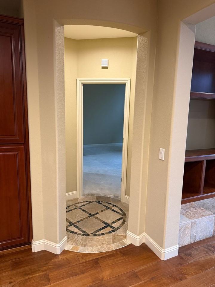 1018 Gamay Dr - Photo 4 of 39