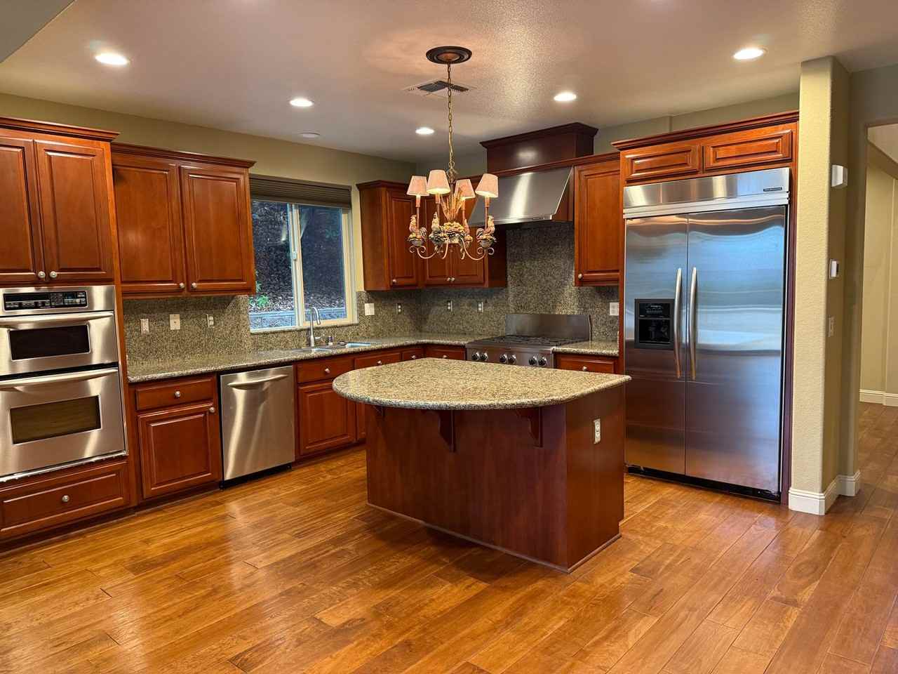 1018 Gamay Dr - Photo 5 of 39