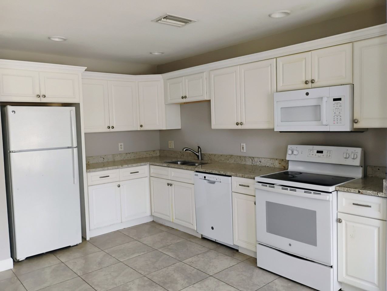 4708 Golfview Boulevard #0 - Photo 2 of 19