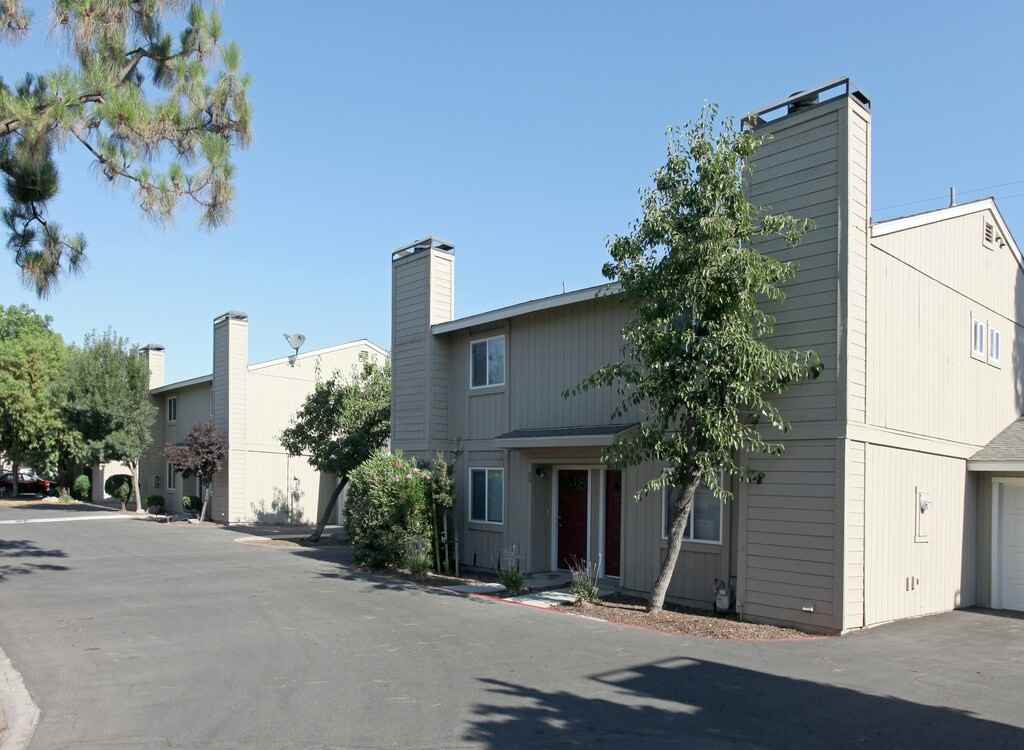 232 North Lemoore Avenue #1 - Photo 3 of 3
