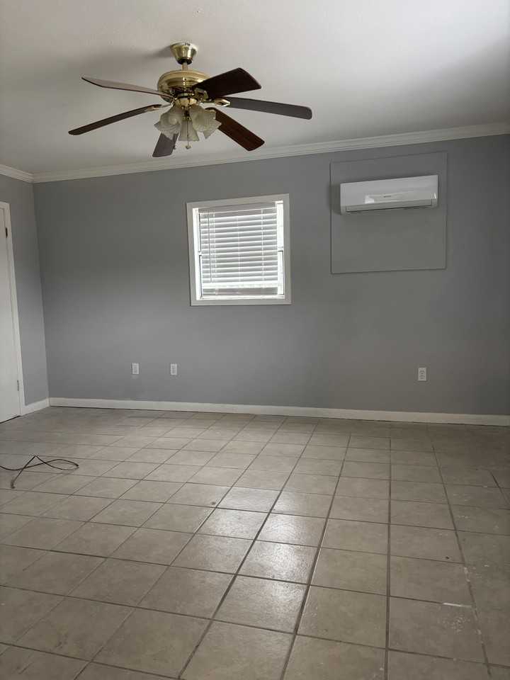 212 W 7th St #B - Photo 4 of 4