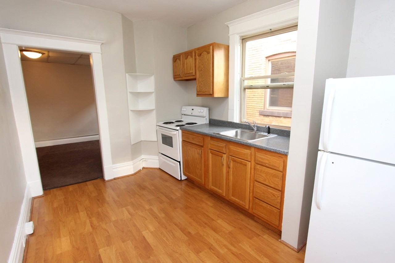 326 326 MELWOOD AVENUEAPT 4 #326-04 - Photo 2 of 10