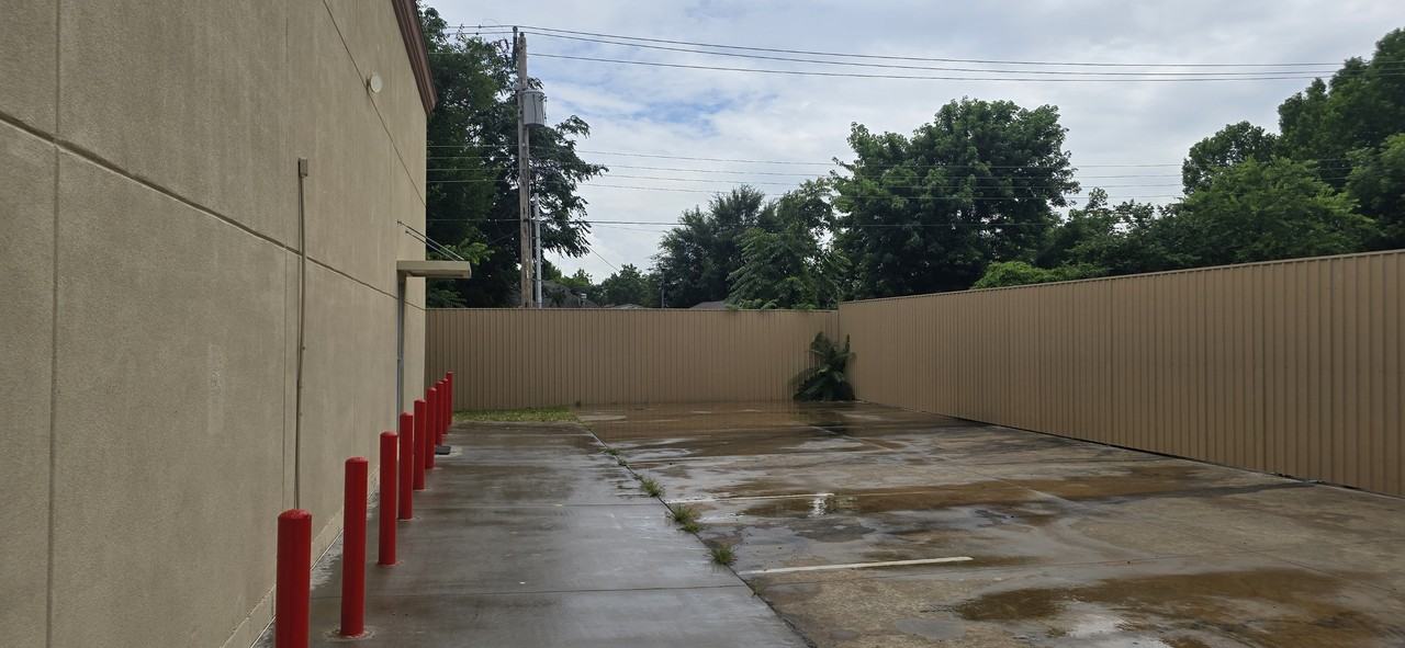 2530 Southwest 29th Street #1 - Photo 5 of 23