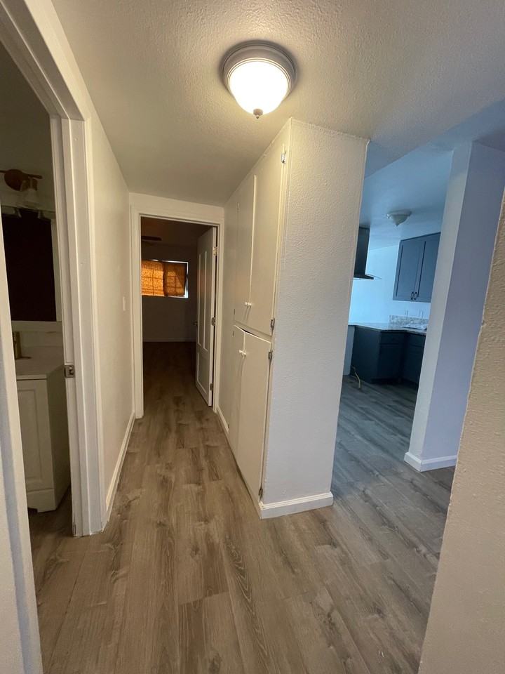 911 N Vineyard Ave #B - Photo 2 of 8