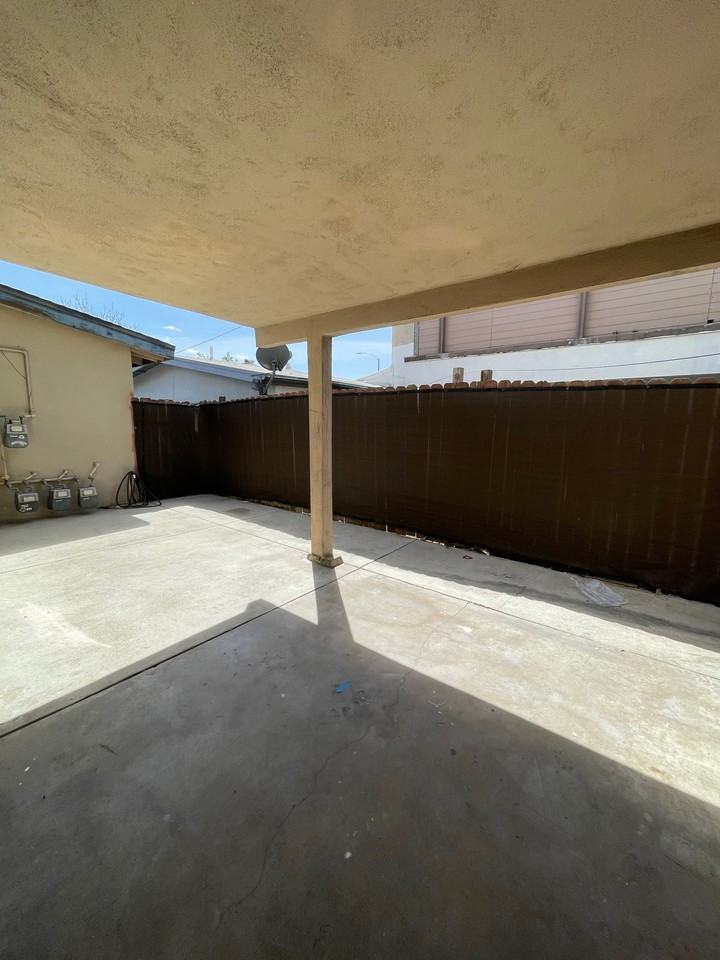 911 N Vineyard Ave #B - Photo 3 of 8